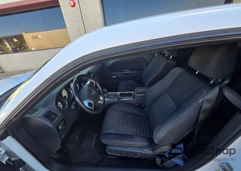 2014 Dodge Challenger Sxt z USA, uszkodzony, nr VIN 2C3CDYAG9EH110774